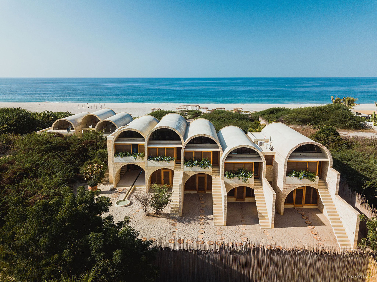 The Arched Elegance of Casona Sforza, Puerto Escondido